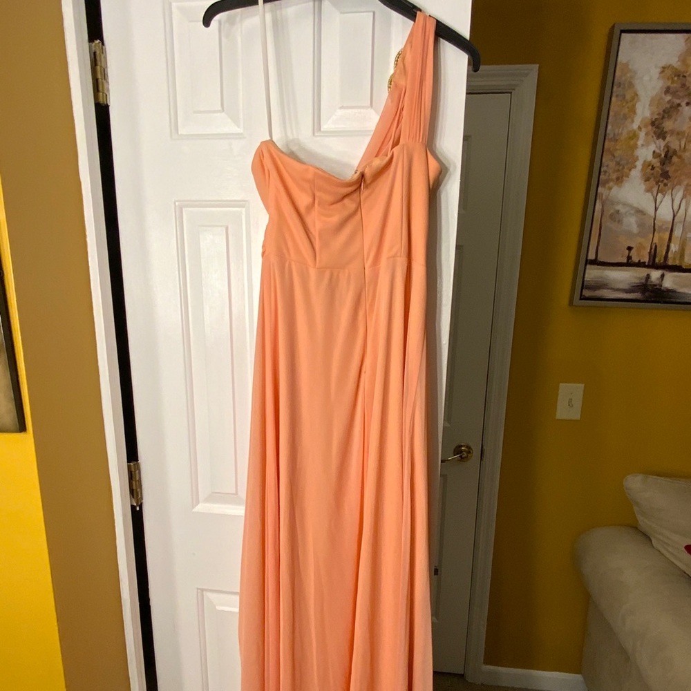 Dress - Picture 3 of 4